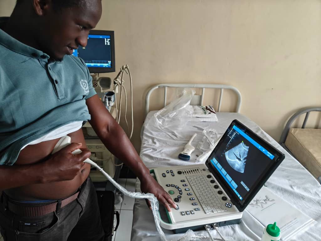 ECHOGRAPHE PORTABLE 4D IDEAL POUR LES HOPITAUX ET CENTRES DE SANTE