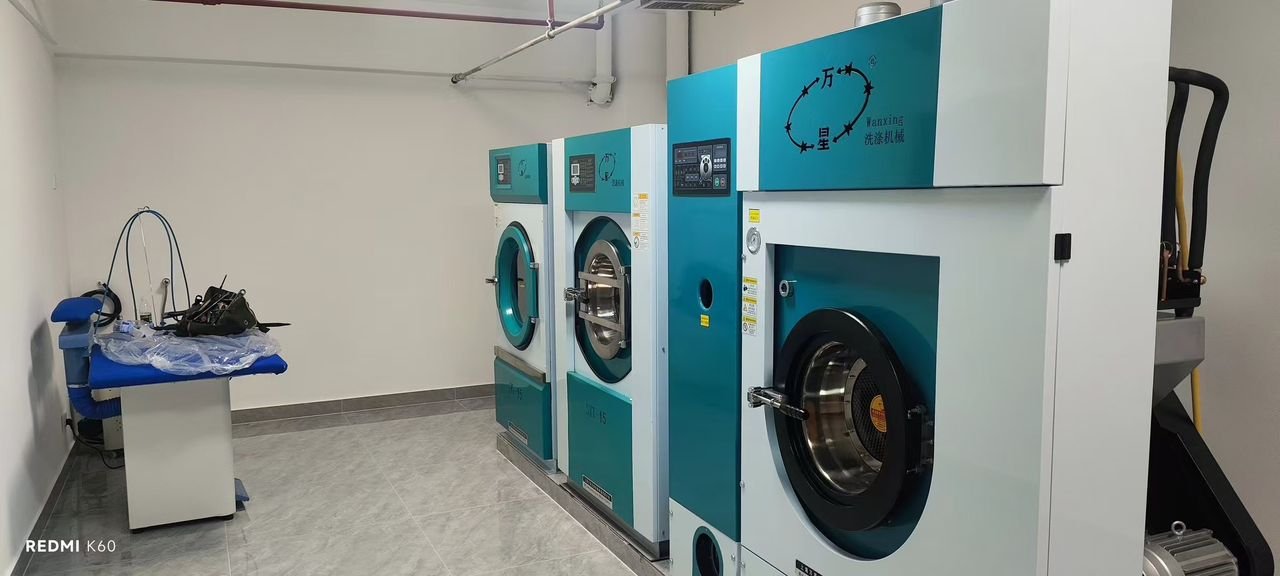 EQUIPEMENTS DE PRESSING ET  DE BLANCHISSERIE COMMERCIALE